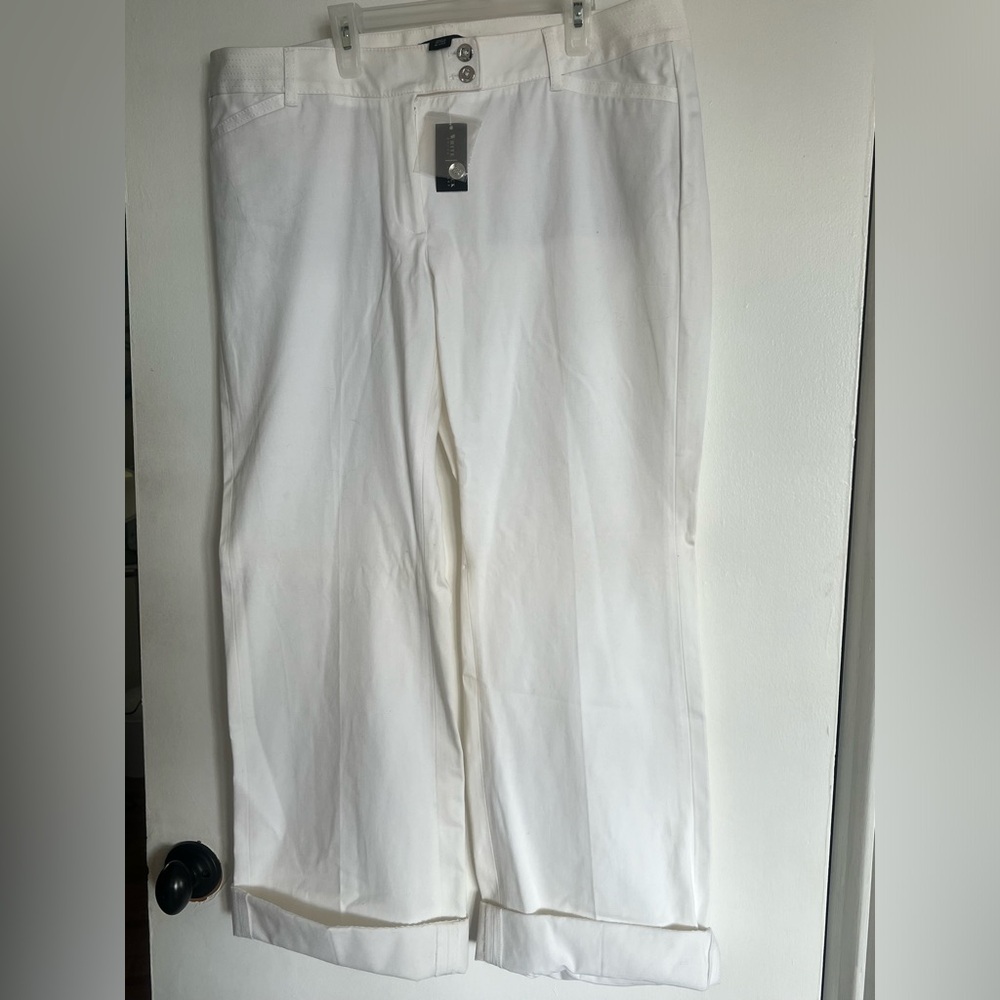 White House Black Market White Crop Pants BNWT